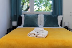 1 dormitorio, tabla de planchar con plancha, wifi y ropa de cama