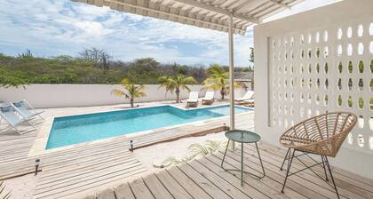 Modern family villa with private pool near Jan Thiel & Mambo Beach
