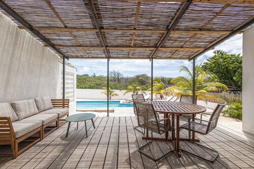 Modern family villa with private pool near Jan Thiel & Mambo Beach