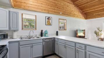 Micro-ondes, four, plaque de cuisson, lave-vaisselle