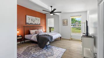 3 habitaciones, tabla de planchar con plancha, wifi y ropa de cama