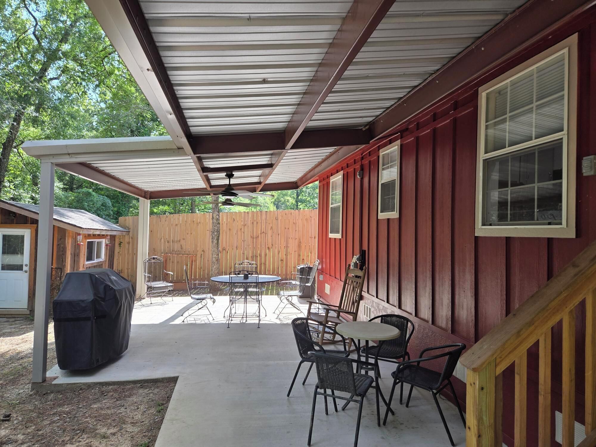 Outdoor dining - Rustic Cabin 300 Yards from Free Boat Launch & Swimming Area (Broaddus)