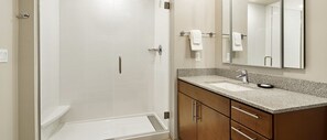 Hair dryer, towels, soap, toilet paper - Cozy 2-bedroom condo with spectacular views in amazing Moab with AC and pool. (Moab)