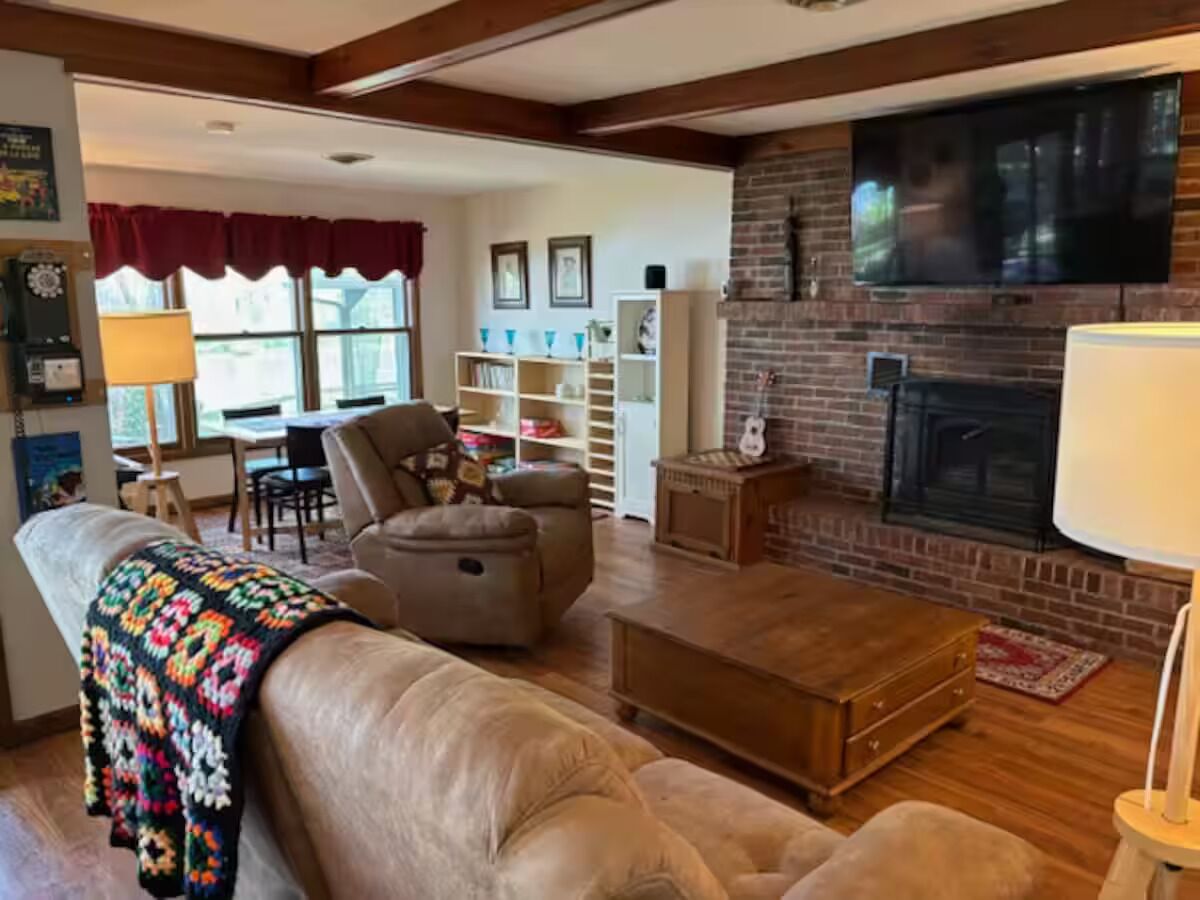 Smart TV, fireplace, offices