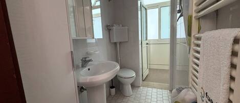 Dutxa, bidet i tovalloles