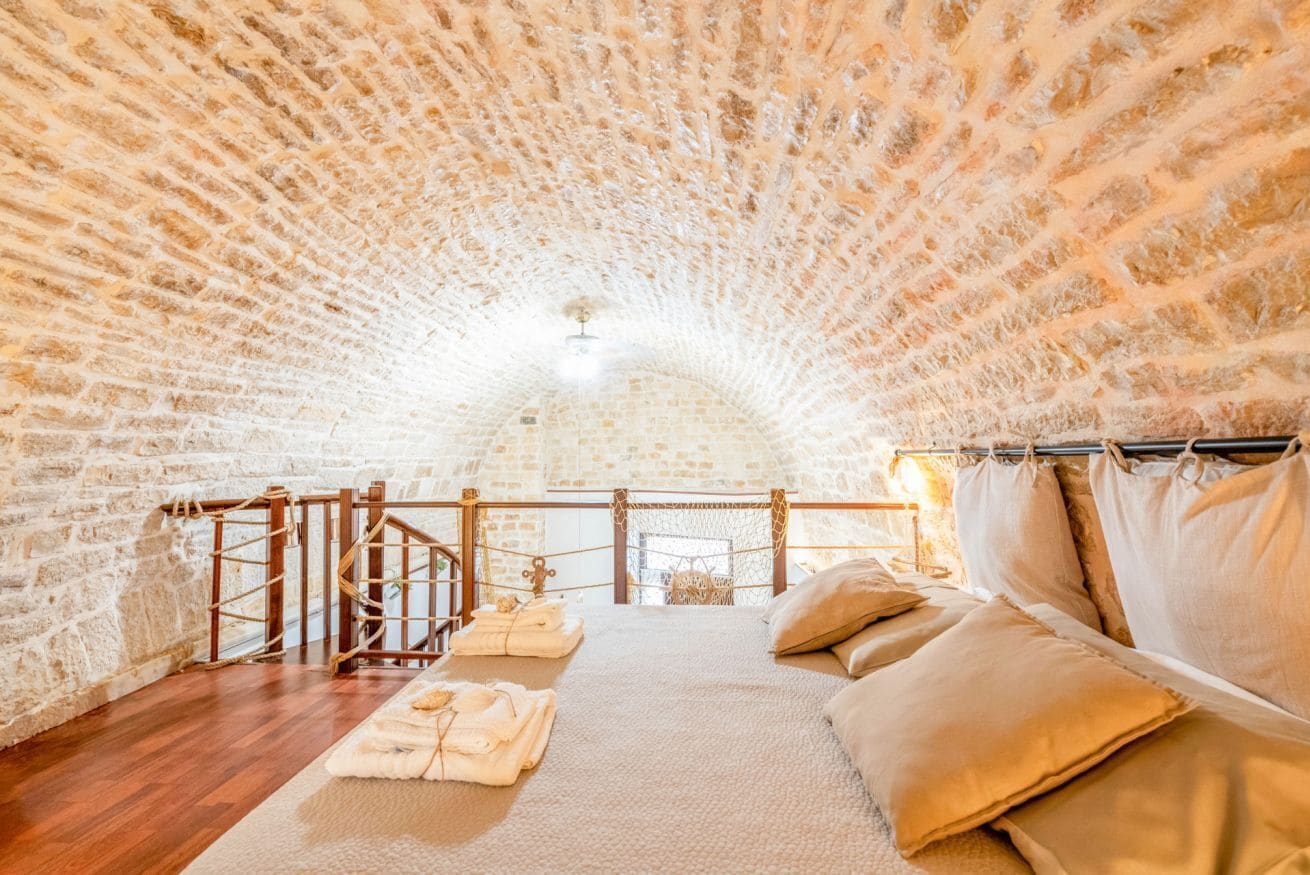2 bedrooms, travel crib