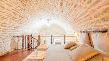 2 bedrooms, travel crib