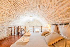 2 bedrooms, travel crib