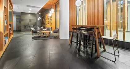 Executive Apartment in Docklands - Walk to Everything