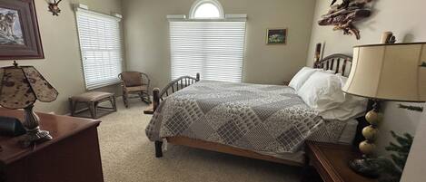 3 Schlafzimmer, Schreibtisch, Bügeleisen/Bügelbrett, kostenloses WLAN