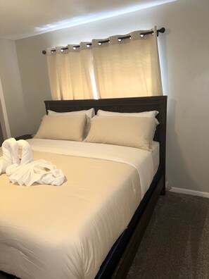 2 habitaciones, tabla de planchar con plancha, wifi y ropa de cama 