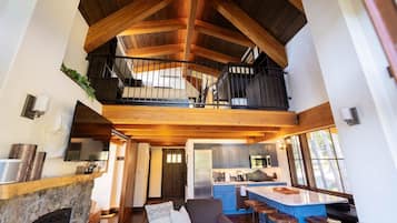 Smart TV y chimenea