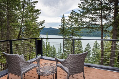 NEW private hot tub & amazing lake views