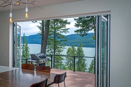 NEW private hot tub & amazing lake views