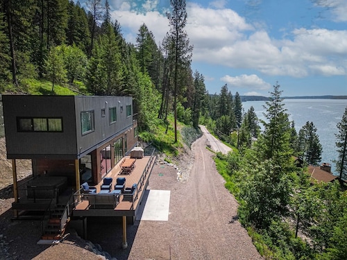 NEW hot tub, lake views & private decks