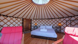 1 bedroom, WiFi, bed sheets - Awaawa Yurts - Papa - Our Island (Waiheke Island)