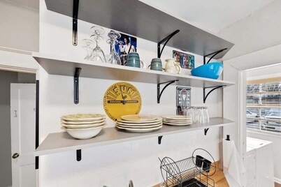 Midtown 2-Bedroom 1,000 sqft Apartment