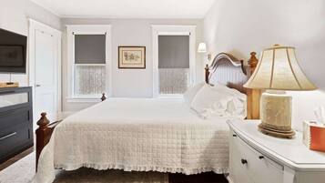 2 bedrooms, iron/ironing board, WiFi