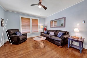 Téléviseur, bureau