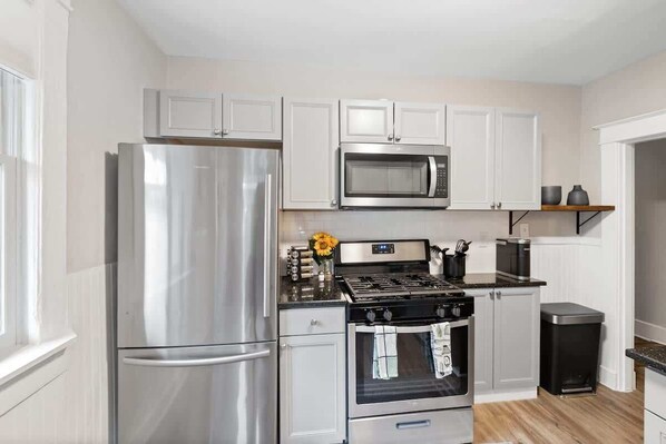 Fridge, microwave, oven, coffee/tea maker