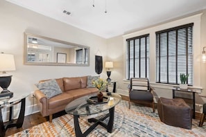 TV, offices - Sophisticated 2 Bedroom w/ Queen Beds, "Location!" (Memphis)