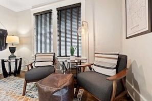 Interior - Sophisticated 2 Bedroom w/ Queen Beds, "Location!" (Memphis)