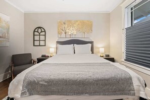 2 bedrooms, iron/ironing board, WiFi