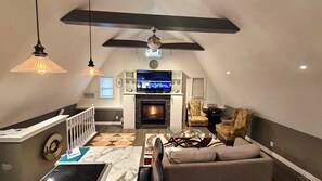 Smart TV, fireplace - Welcome to the Granary (Goderich)