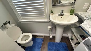 Håndklær, såpe, sjampo og toalettpapir