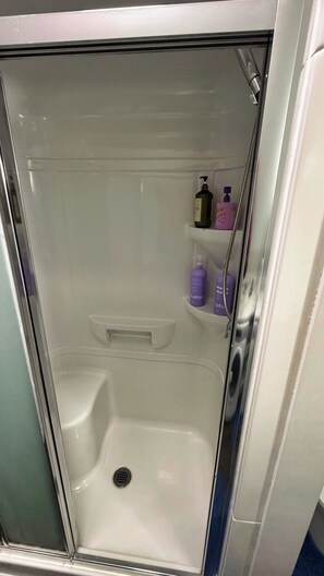 Handdoeken, zeep, shampoo, toiletpapier