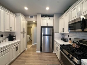 電子レンジ、オーブン、コンロ、食器洗い機