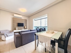 Apartment | Dining - Apto na Praia - Ar condicionado e Churrasqueira (Guaruja)