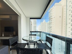Apartment | Dining - Apto na Praia - Ar condicionado e Churrasqueira (Guaruja)