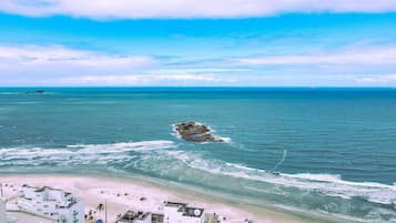 Perto da praia, 2 bares na praia