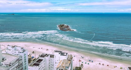 Apto na Praia - Ar condicionado e Churrasqueira