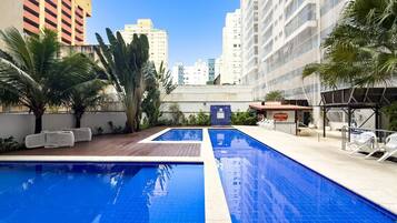 Apartamento | Piscina | Piscina externa, guarda-sóis