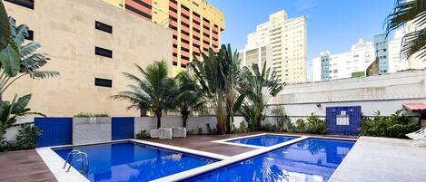 Appartement | Piscine | Piscine extérieure, parasols