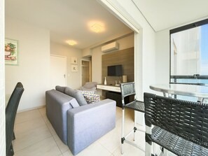 Apartment | Living area | Flat-screen TV
