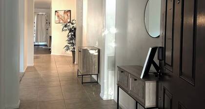 Charming 2-bedroom/2 Bath house with WiFi, AC and Heating in wonderful Fontana