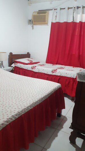 2 chambres, fer et planche à repasser, Wi-Fi, draps fournis