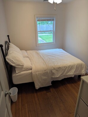 2 bedrooms, iron/ironing board, free WiFi, bed sheets