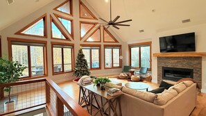 Smart-tv och eldstad