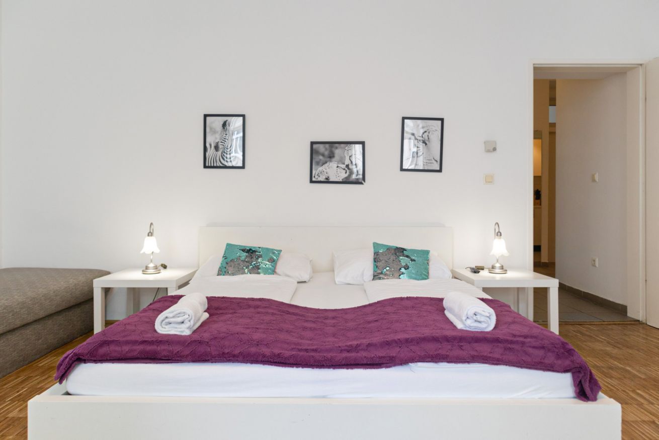 2 dormitorios, tabla de planchar con plancha, Internet y ropa de cama