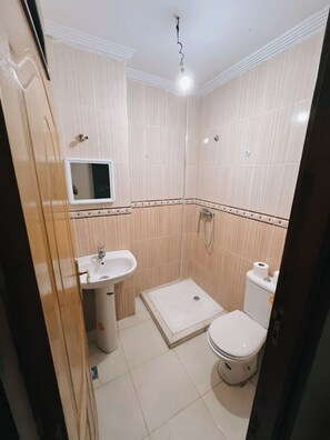 Håndklær, såpe og toalettpapir