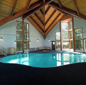 Indoor pool, pool loungers