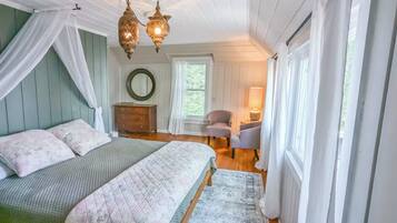 5 bedrooms, WiFi, bed sheets