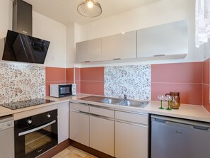 Réfrigérateur, micro-ondes, four, lave-vaisselle