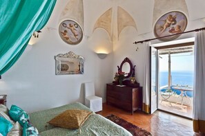 Room - Amalfi Coast: Charming Villa with a Terrace, Pool, and Unparalleled Views (Praiano)
