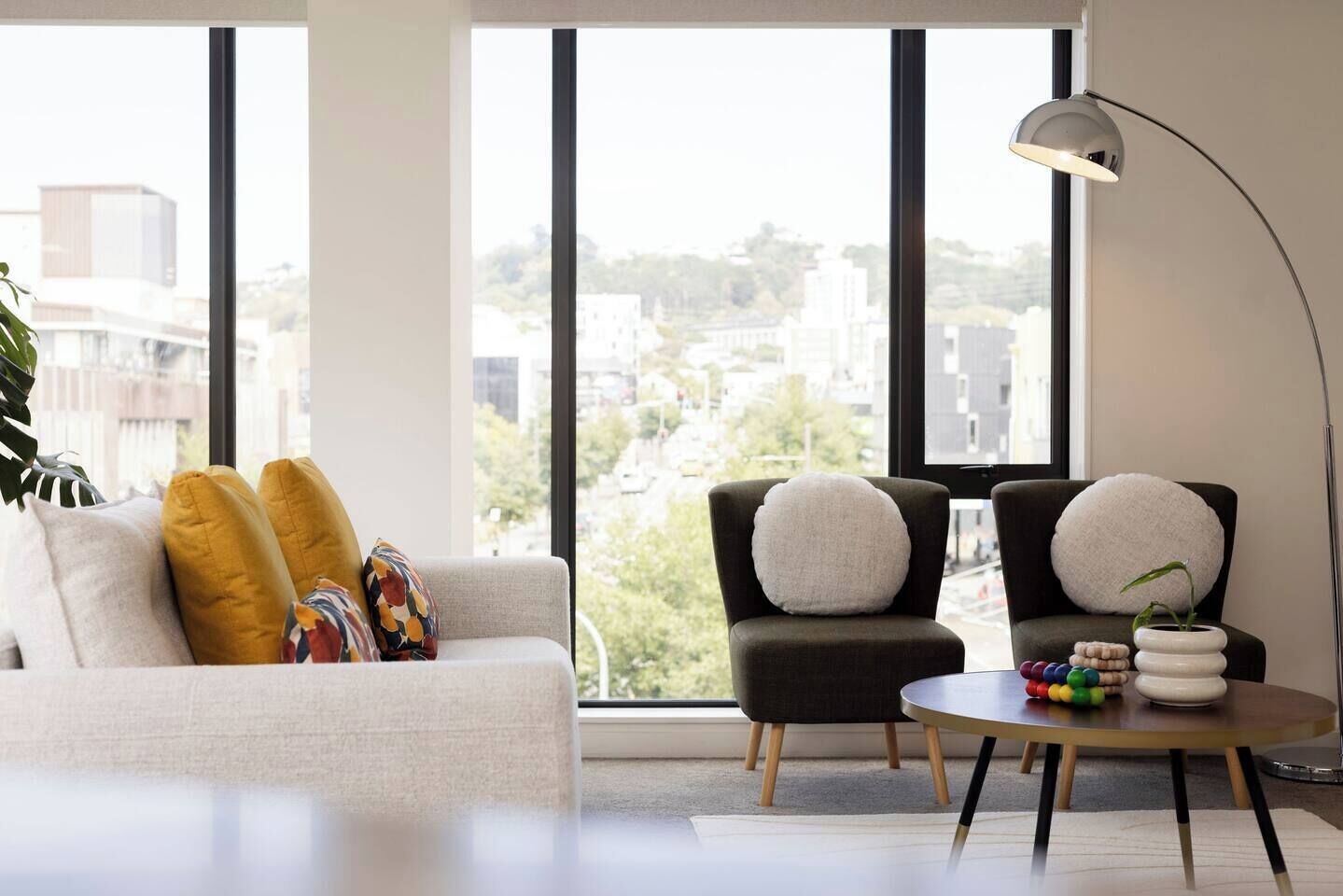 Luxe 1br City Apt | Modern, Spacious W/ Parking - Wellington