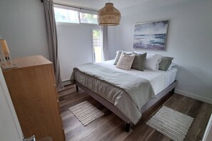 1 bedroom, iron/ironing board, free WiFi, bed sheets - Chic Apt Near Stampede (Calgary)